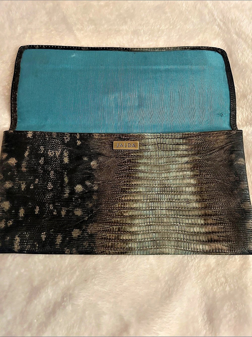 JALDA Textured Clutch in Black & Blue